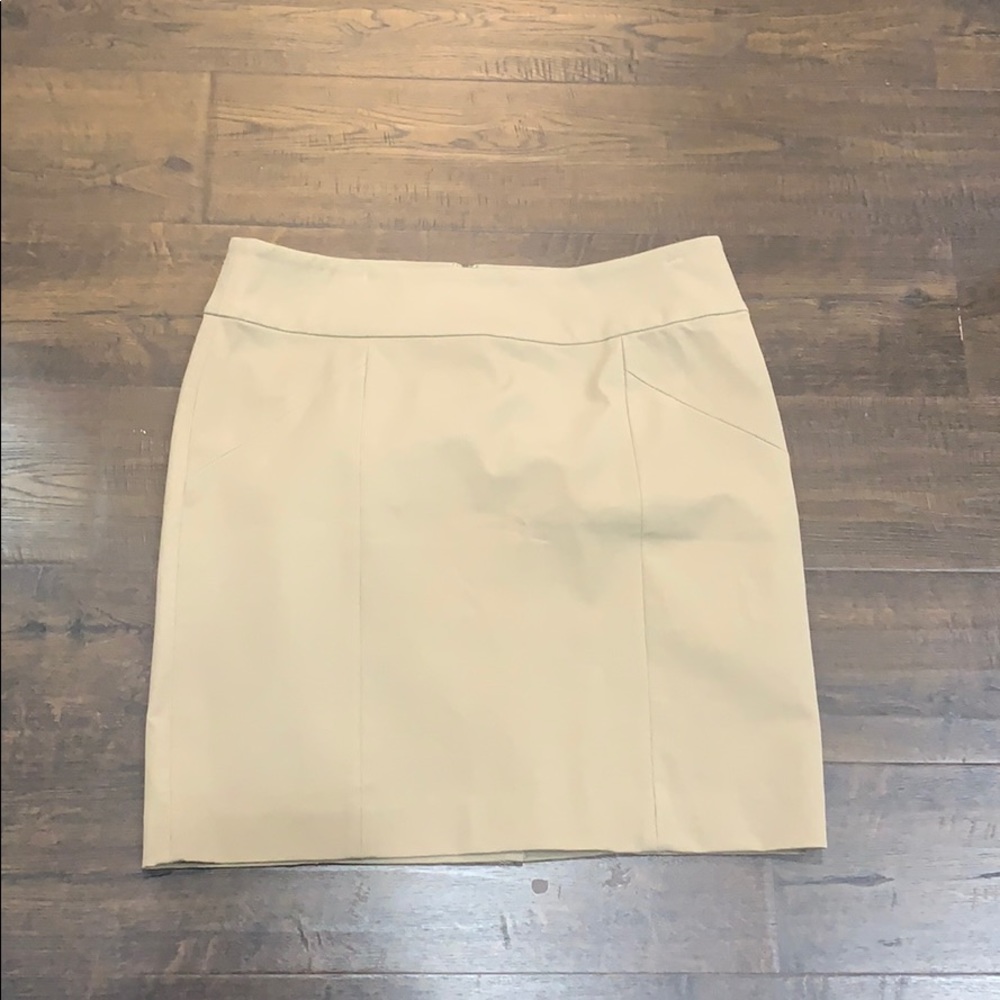 Banana Republic Size 12 Pencil Skirt - LIKE NEW